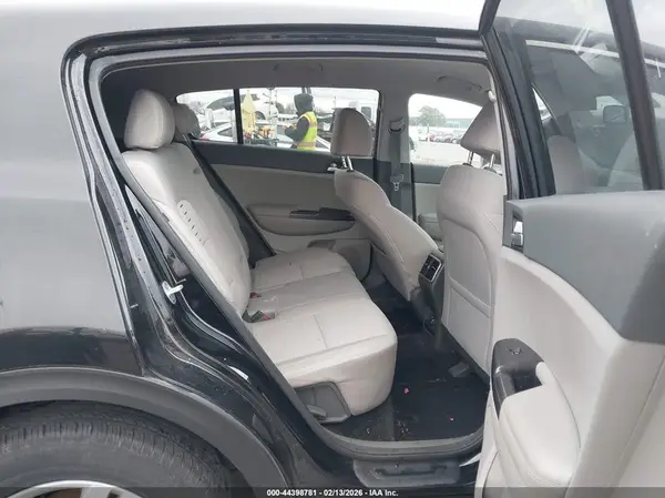 KNDPMCACXJ7436778 2018 KIA SPORTAGE - Image 8