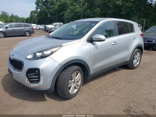 KNDPMCACXJ7437879 2018 KIA SPORTAGE - Image 2