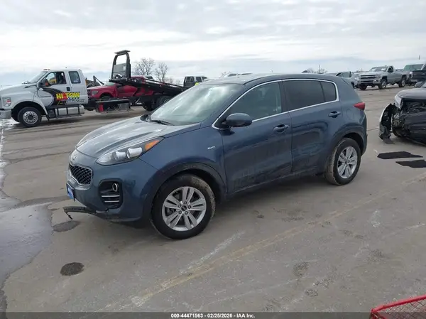 KNDPMCACXJ7446887 2018 KIA SPORTAGE - Image 2