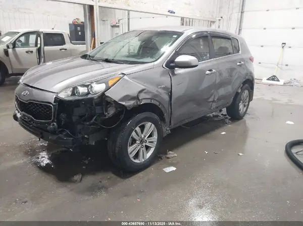 KNDPMCACXJ7472681 2018 KIA SPORTAGE - Image 2