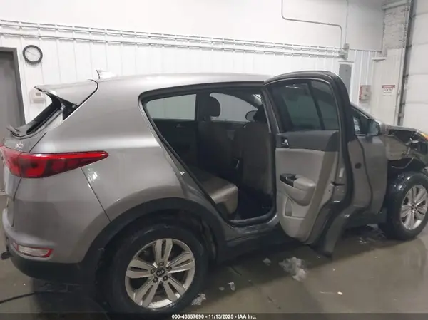 KNDPMCACXJ7472681 2018 KIA SPORTAGE - Image 8