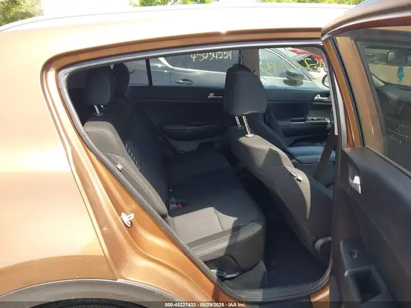 KNDPMCACXJ7480215 2018 KIA SPORTAGE - Image 8