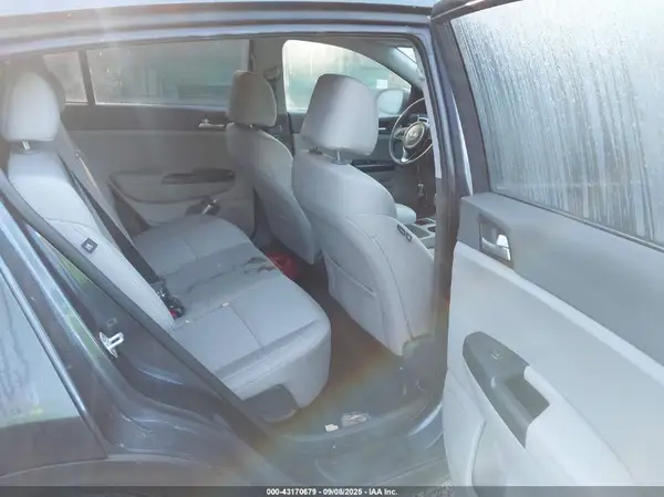 KNDPMCACXK7581322 2019 KIA SPORTAGE - Image 8