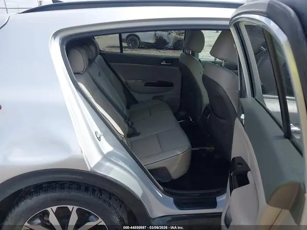 KNDPN3AC0J7396028 2018 KIA SPORTAGE - Image 8