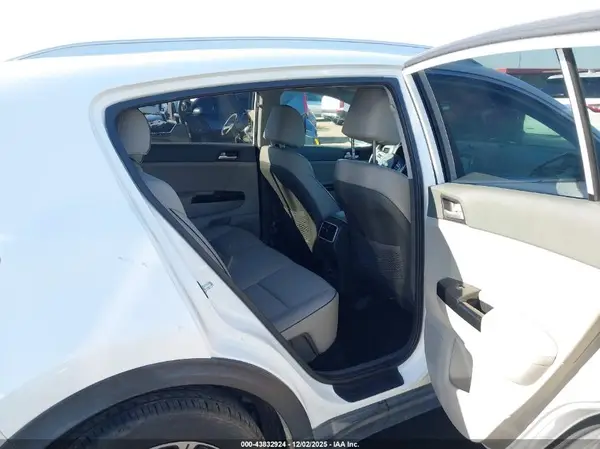 KNDPN3AC1J7353091 2018 KIA SPORTAGE - Image 8