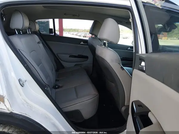 KNDPN3AC2J7307625 2018 KIA SPORTAGE - Image 8