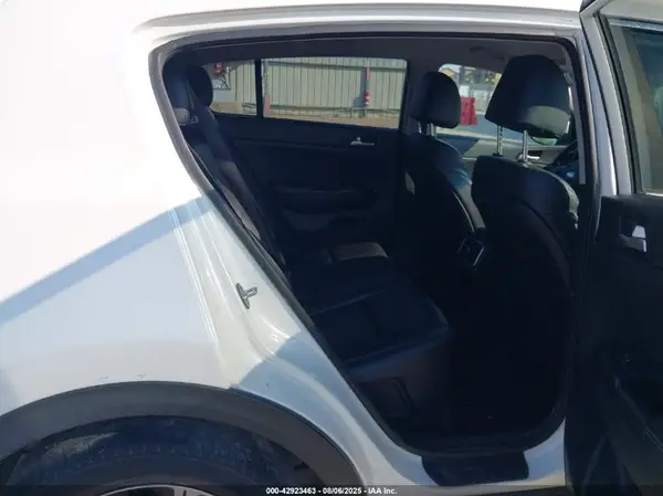 KNDPN3AC4H7099614 2017 KIA SPORTAGE - Image 8