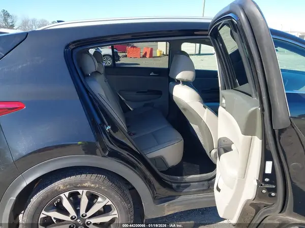 KNDPN3AC4H7105637 2017 KIA SPORTAGE - Image 8