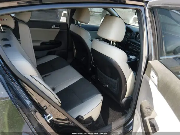 KNDPN3AC4J7476268 2018 KIA SPORTAGE - Image 8
