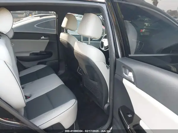 KNDPN3AC5J7427306 2018 KIA SPORTAGE - Image 8