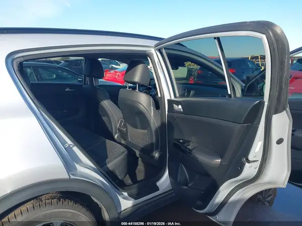 KNDPN3AC6K7563722 2019 KIA SPORTAGE - Image 8