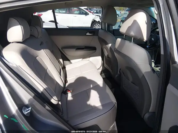 KNDPN3AC7H7215081 2017 KIA SPORTAGE - Image 8