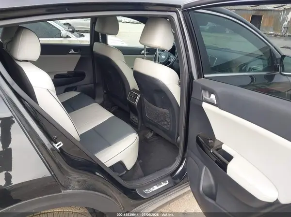 KNDPN3AC7J7426965 2018 KIA SPORTAGE - Image 8