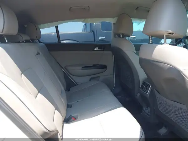 KNDPN3AC9H7037786 2017 KIA SPORTAGE - Image 8