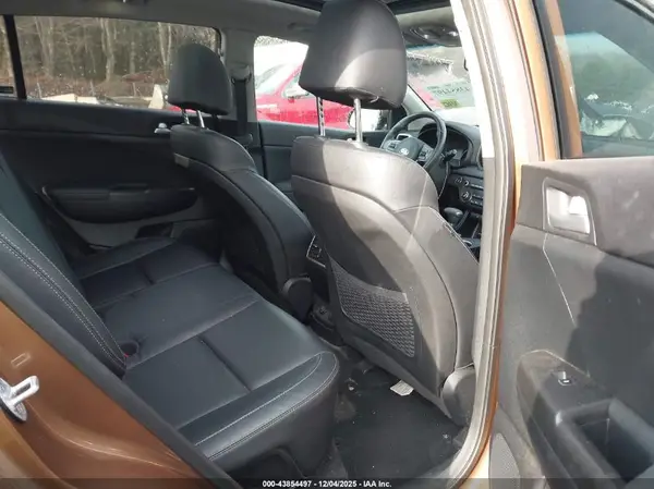 KNDPNCAC0H7182425 2017 KIA SPORTAGE - Image 8
