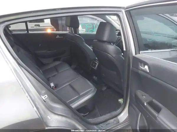 KNDPNCAC0H7225242 2017 KIA SPORTAGE - Image 8