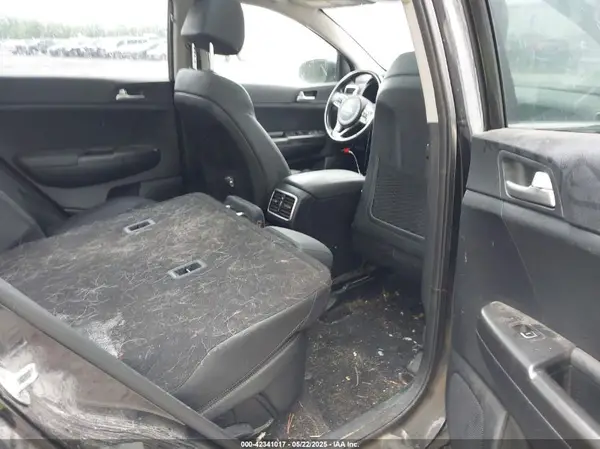 KNDPNCAC0H7270908 2017 KIA SPORTAGE - Image 8