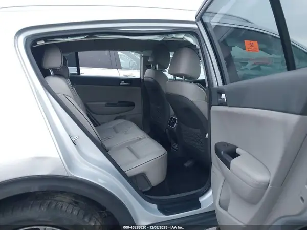 KNDPNCAC0H7289815 2017 KIA SPORTAGE - Image 8
