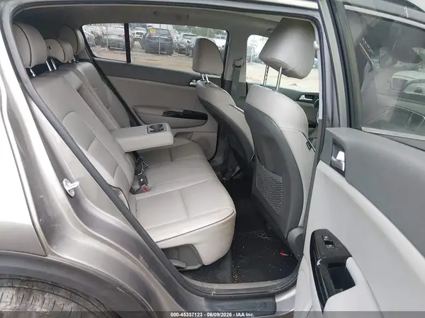 KNDPNCAC0J7336010 2018 KIA SPORTAGE - Image 8