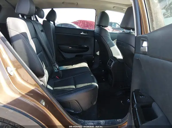 KNDPNCAC0J7365555 2018 KIA SPORTAGE - Image 8