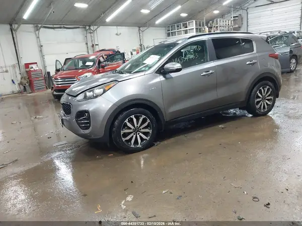 KNDPNCAC0J7404659 2018 KIA SPORTAGE - Image 2