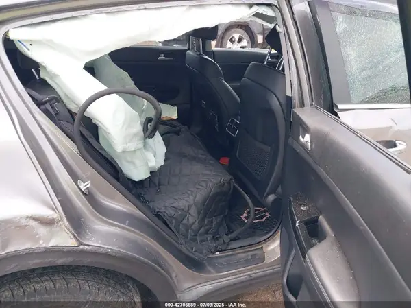 KNDPNCAC0J7487803 2018 KIA SPORTAGE - Image 8