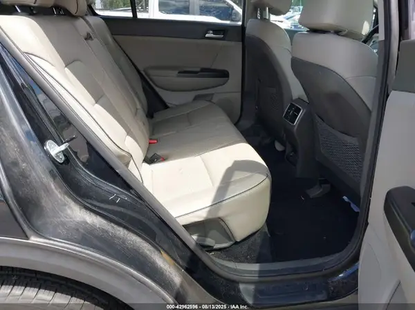 KNDPNCAC1H7215898 2017 KIA SPORTAGE - Image 8