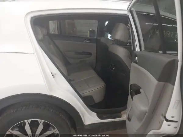 KNDPNCAC1H7245578 2017 KIA SPORTAGE - Image 8