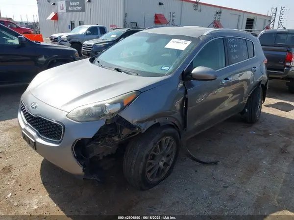 KNDPNCAC1H7253051 2017 KIA SPORTAGE - Image 2