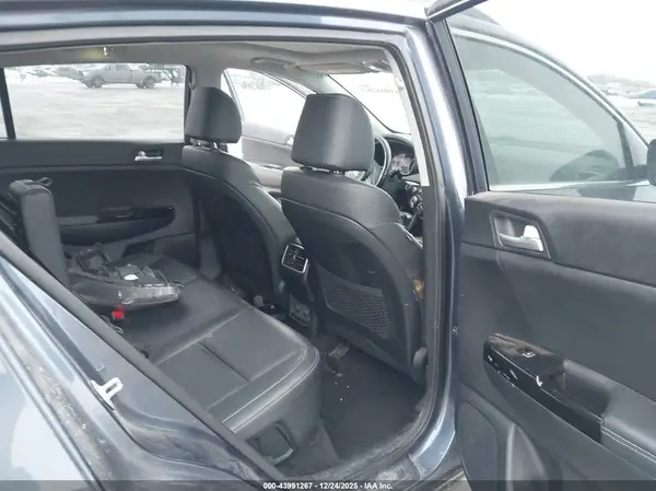 KNDPNCAC1J7393302 2018 KIA SPORTAGE - Image 8