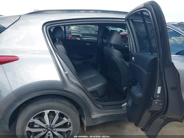 KNDPNCAC1K7559402 2019 KIA SPORTAGE - Image 8