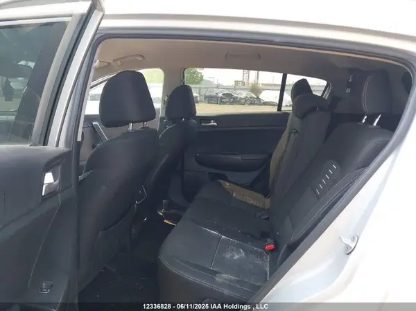 KNDPNCAC2H7057863 2017 KIA SPORTAGE - Image 8