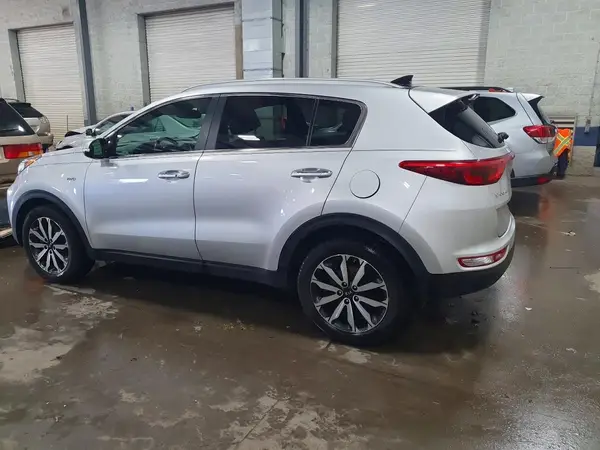 KNDPNCAC2H7271557 2017 KIA SPORTAGE - Image 2