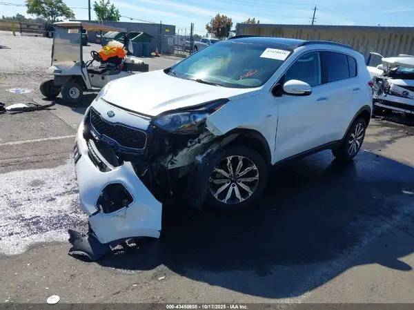 KNDPNCAC2J7433984 2018 KIA SPORTAGE - Image 2