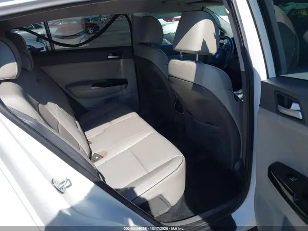 KNDPNCAC2J7433984 2018 KIA SPORTAGE - Image 8