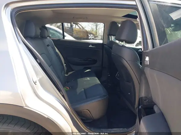 KNDPNCAC2K7567492 2019 KIA SPORTAGE - Image 8