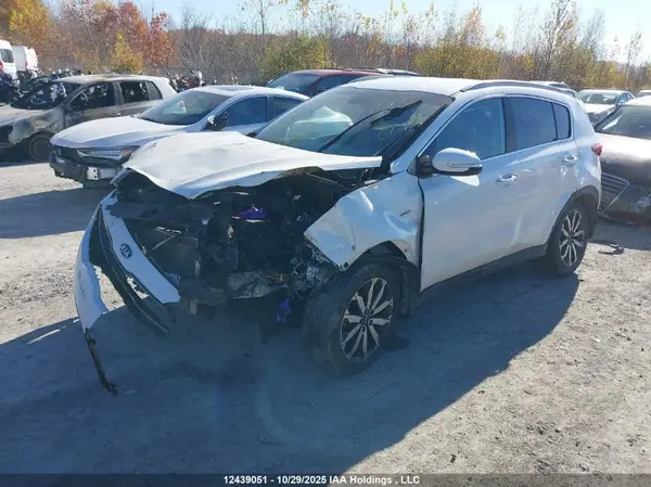 KNDPNCAC3H7127032 2017 KIA SPORTAGE - Image 2