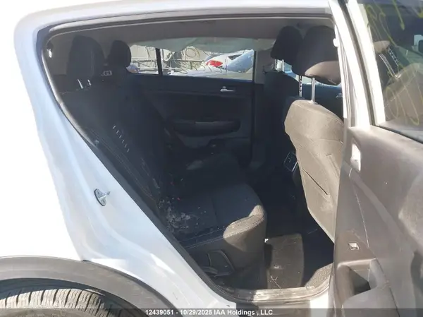 KNDPNCAC3H7127032 2017 KIA SPORTAGE - Image 8