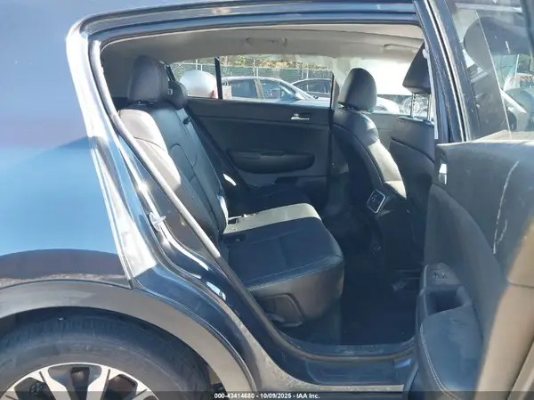 KNDPNCAC3H7163822 2017 KIA SPORTAGE - Image 8