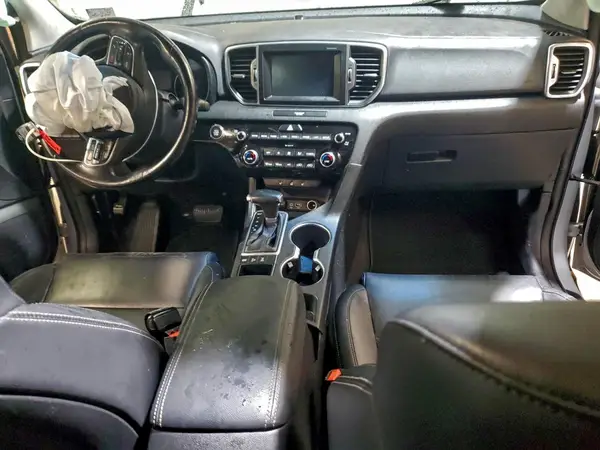 KNDPNCAC3J7310226 2018 KIA SPORTAGE - Image 8