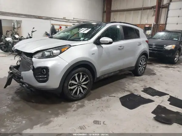KNDPNCAC3J7377005 2018 KIA SPORTAGE - Image 2