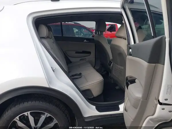 KNDPNCAC3J7387985 2018 KIA SPORTAGE - Image 8