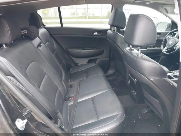 KNDPNCAC4H7072137 2017 KIA SPORTAGE - Image 8