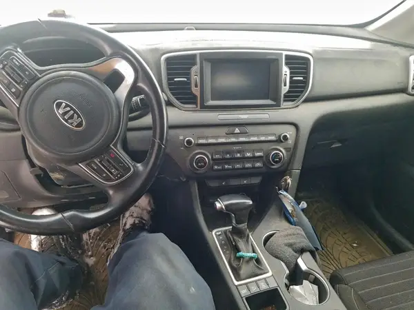 KNDPNCAC4H7083803 2017 KIA SPORTAGE - Image 8
