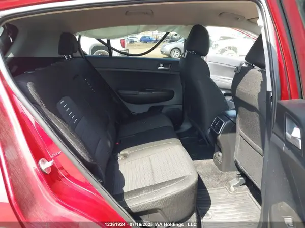 KNDPNCAC4H7130117 2017 KIA SPORTAGE - Image 8