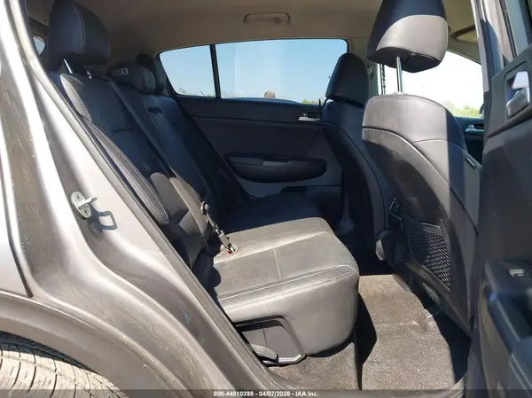 KNDPNCAC4H7275092 2017 KIA SPORTAGE - Image 8