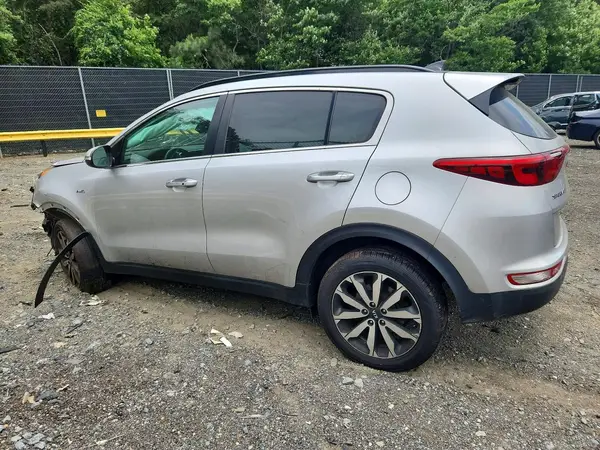 KNDPNCAC4J7365459 2018 KIA SPORTAGE - Image 2