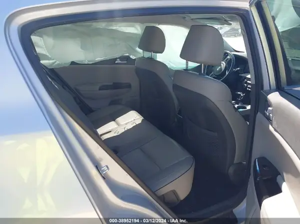 KNDPNCAC4J7373772 2018 KIA SPORTAGE - Image 8