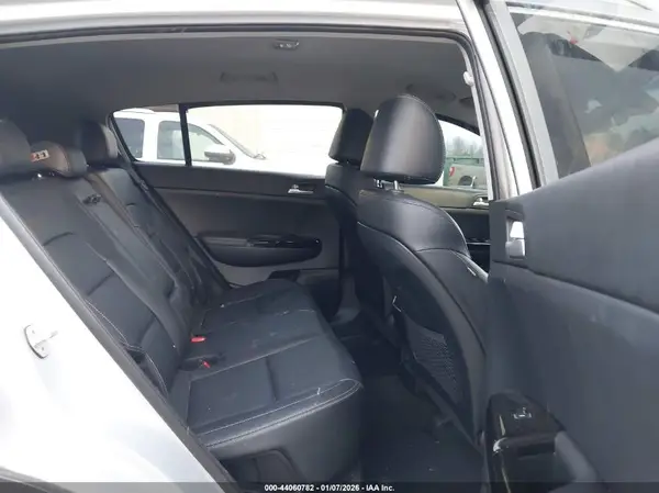 KNDPNCAC4J7463990 2018 KIA SPORTAGE - Image 8