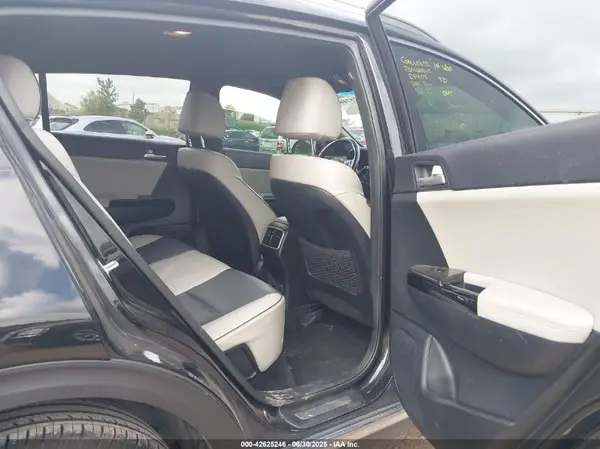 KNDPNCAC4J7476402 2018 KIA SPORTAGE - Image 8